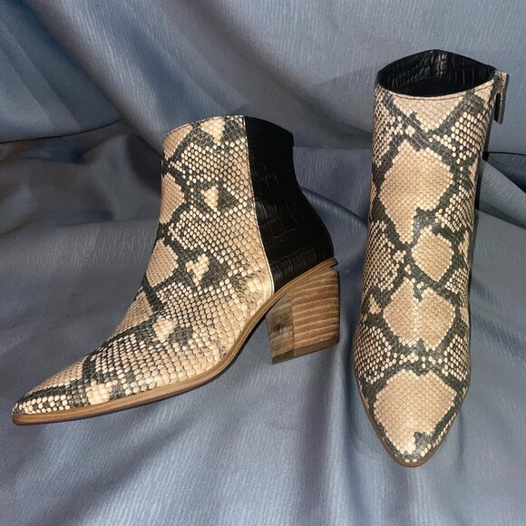 VINCE CAMUTO Natural & Black Snake Leather Western Ankle Bootie GRASEM, Women 7 - Picture 1 of 12